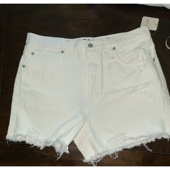 We The Free  Makai Jean Short(3 to 4 inch inseam; 12" front rise; Waist 32”) - Picture 3 of 14